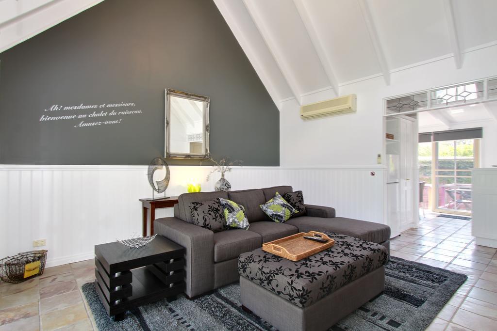 Creek Cottage Bed And Breakfast Traralgon Exterior photo